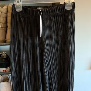 Urban Outfitters Mackie Pleated medium pants